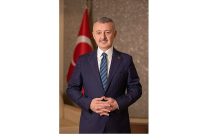 buyukakin ogretmen ve ogrencileri tebrik etti