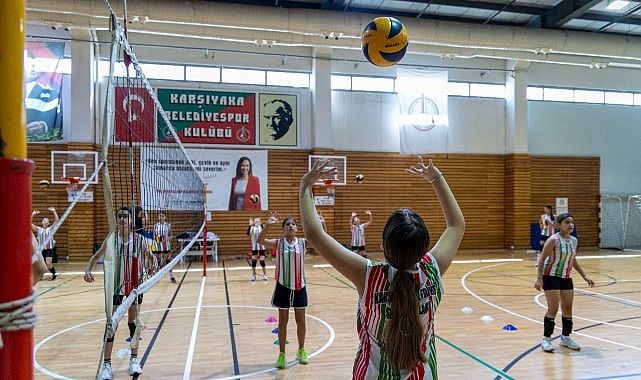 Karşıyaka Belediyesi’nden voleybol turnuvası 1 karsiyaka belediyesinden voleybol turnuvasi