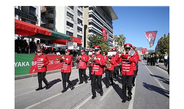 karsiyaka sokaklarinda bando soleni