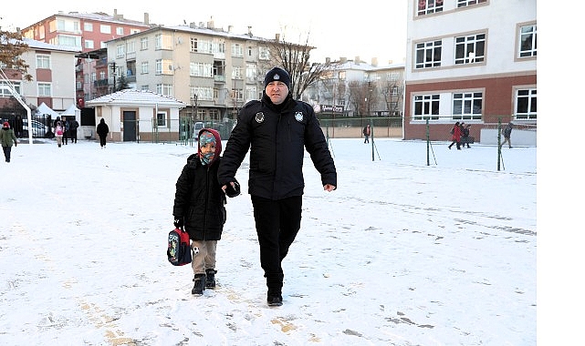 keciorende okul cevrelerinde karla mucadele ve guvenli gecis calismasi