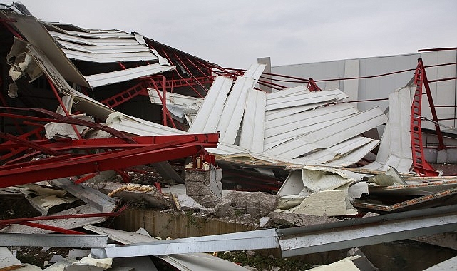 niluferde iki kacak is yeri yikildi