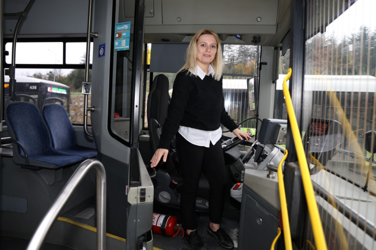 Kocaeli’de Kadın Şoförler Ulaşımın Yüzü Oluyor