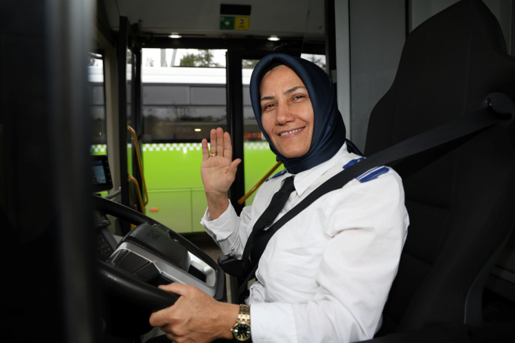 Kocaeli’de Kadın Şoförler Ulaşımın Yüzü Oluyor